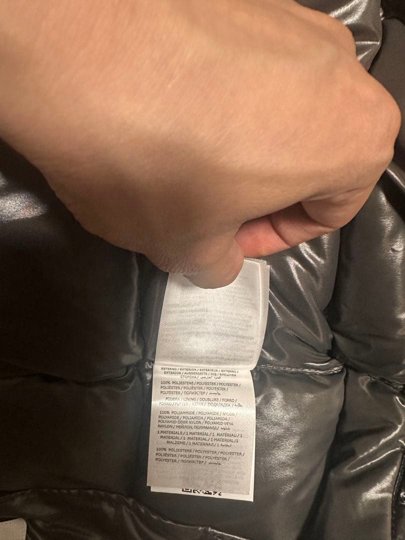 モンクレール フード付きダウンベスト BORMES男性 アウター ベストダウン