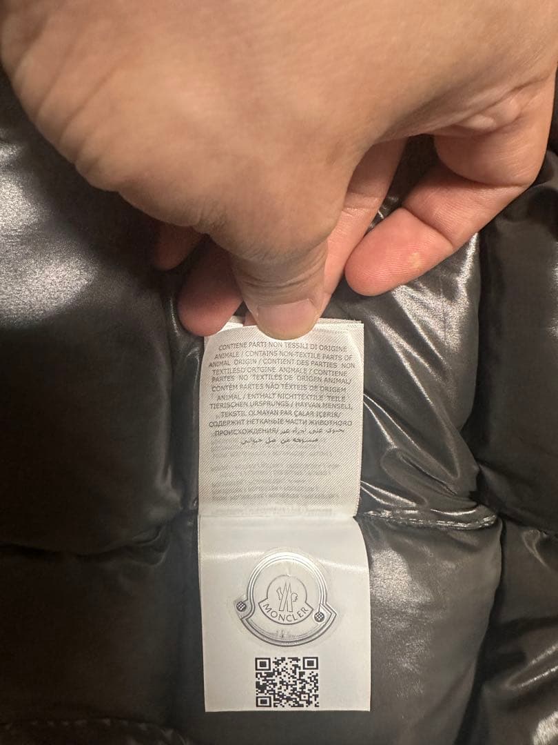モンクレール フード付きダウンベスト BORMES男性 アウター ベストダウン