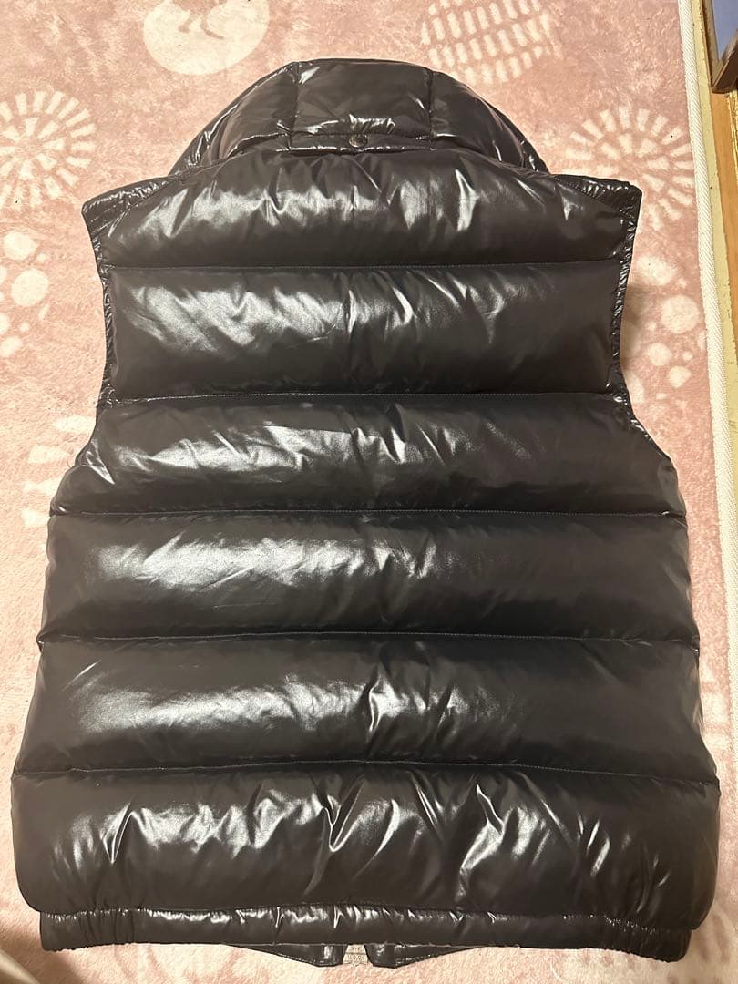 モンクレール フード付きダウンベスト BORMES男性 アウター ベストダウン