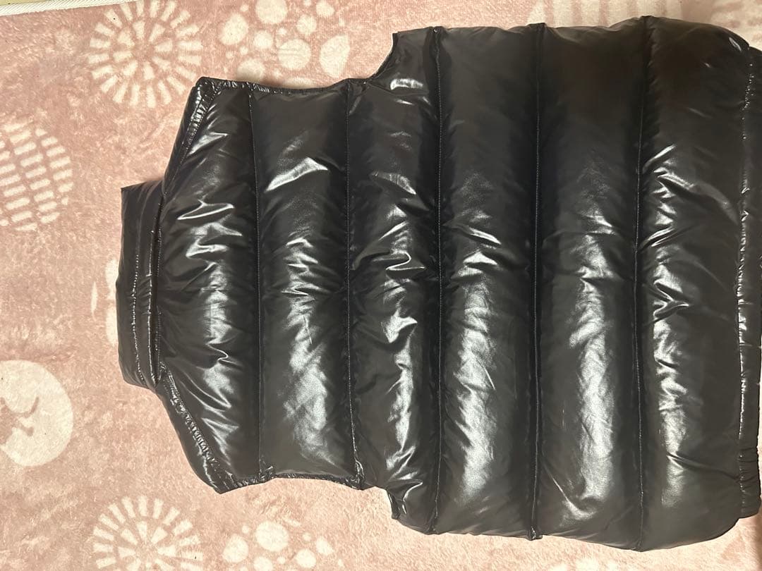 モンクレール フード付きダウンベスト BORMES男性 アウター ベストダウン