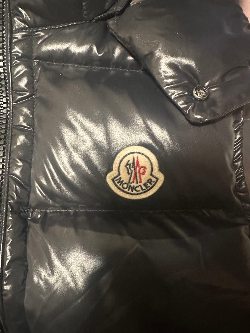 モンクレール フード付きダウンベスト BORMES男性 アウター ベストダウン