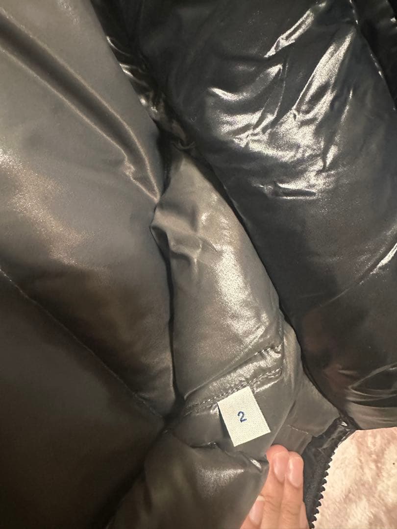 モンクレール フード付きダウンベスト BORMES男性 アウター ベストダウン