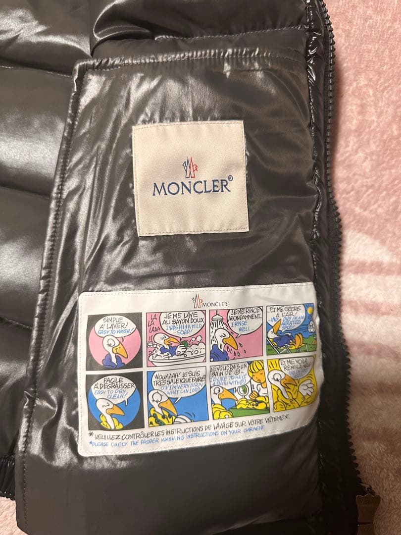 モンクレール フード付きダウンベスト BORMES男性 アウター ベストダウン