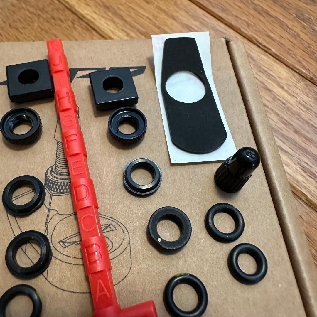 ZIPP QUARQ TyreWiz2.0 タイヤ空気圧センサー + Valve