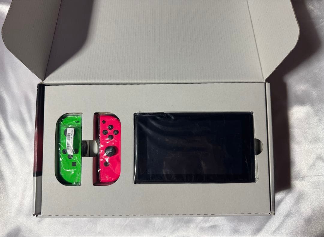 樹*★様 Nintendo Switch グリーン/ピンク 本体