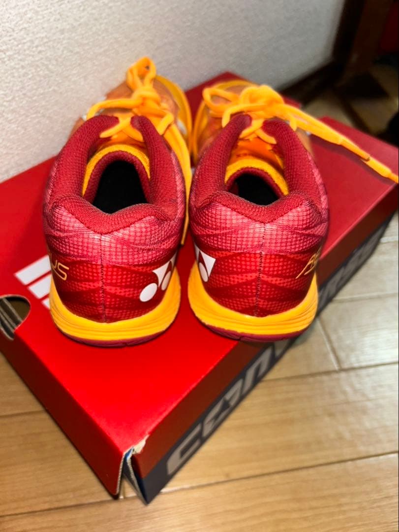 ヨネックスバドミントンシューズ　バック付き