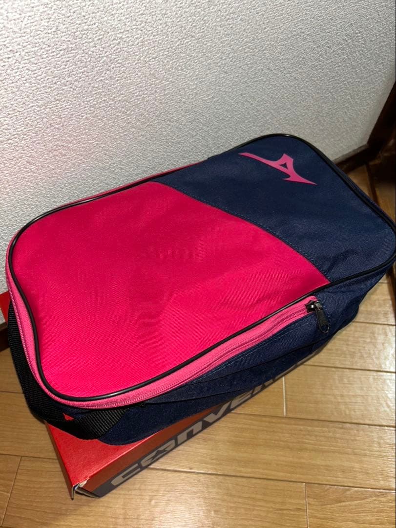 ヨネックスバドミントンシューズ　バック付き