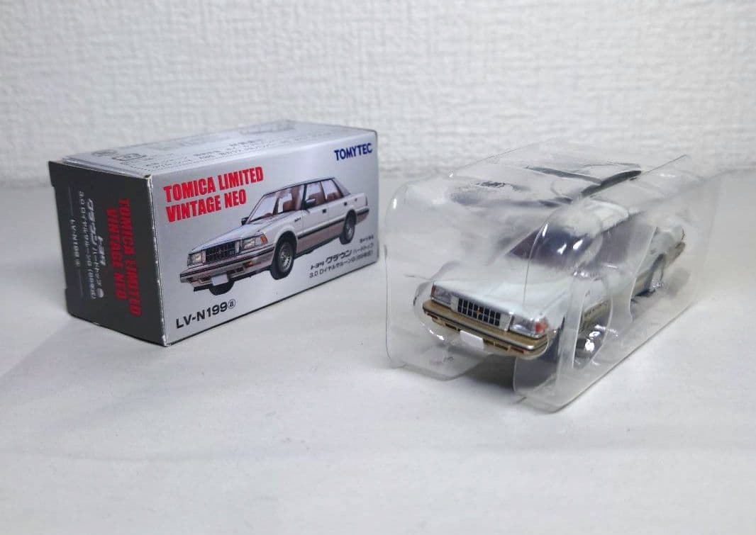 トミカリミテッドヴィンテージ ネオ トヨタ・クラウンハードトップ　加工品
