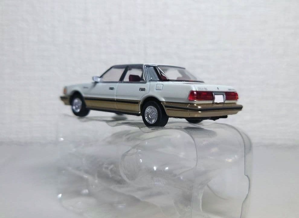 トミカリミテッドヴィンテージ ネオ トヨタ・クラウンハードトップ　加工品