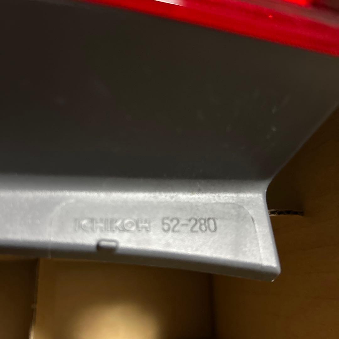 かつさん 様、専用160系 プロボックス、テールランプユニット右N HP 160