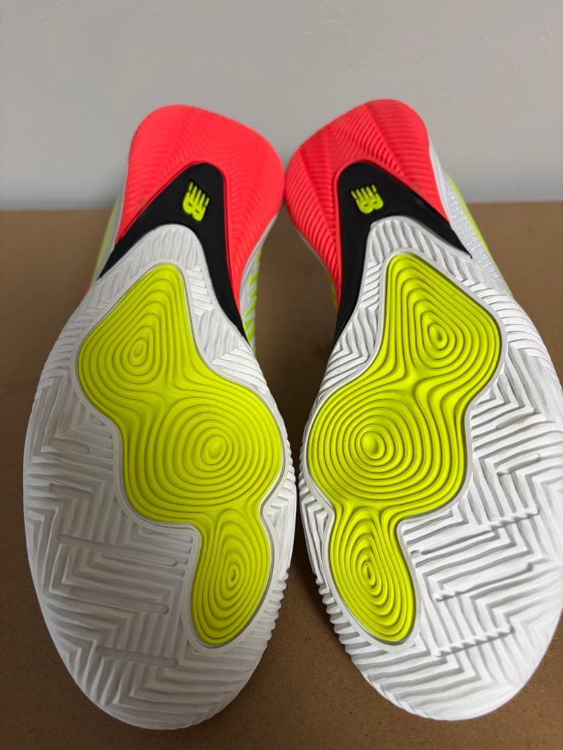 海外限定New Balance FURON iN V8