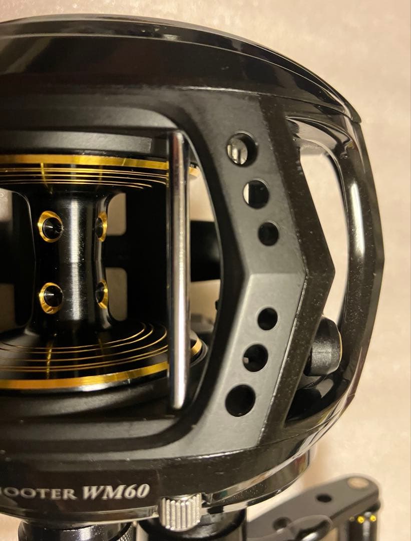 アブガルシア　Revoビッグシューター WM60 右巻き