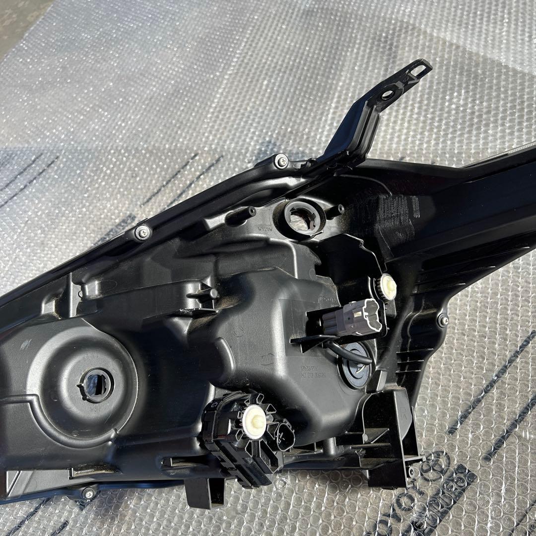 シエンタ　ヘッドライト　右　koito52-334 ジャンク品