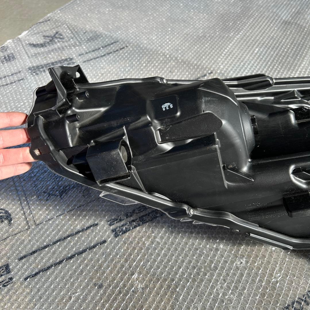 シエンタ　ヘッドライト　右　koito52-334 ジャンク品