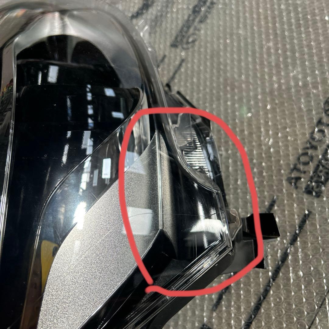 シエンタ　ヘッドライト　右　koito52-334 ジャンク品