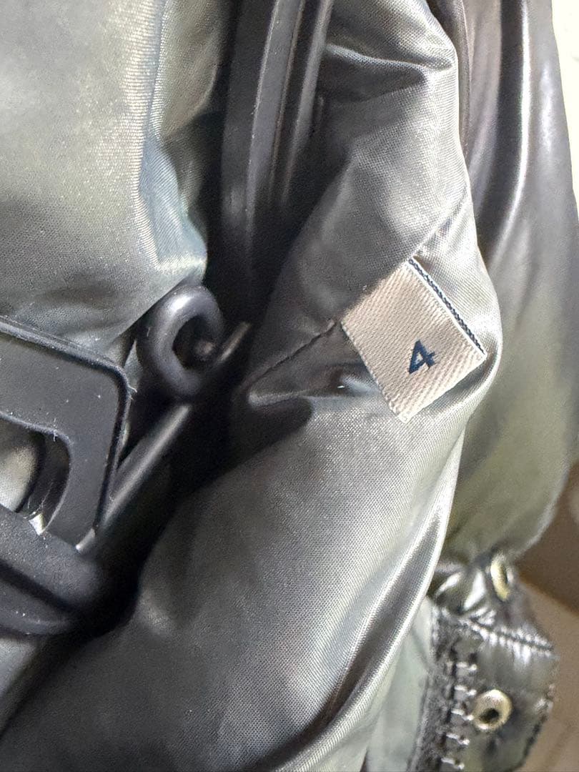 美品　モンクレール　ダウンベスト