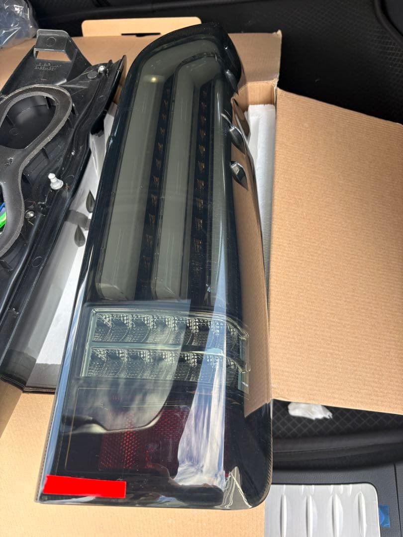 特価ハイエース テールランプ ヴァレンティ ジュエルLEDテールランプREVO