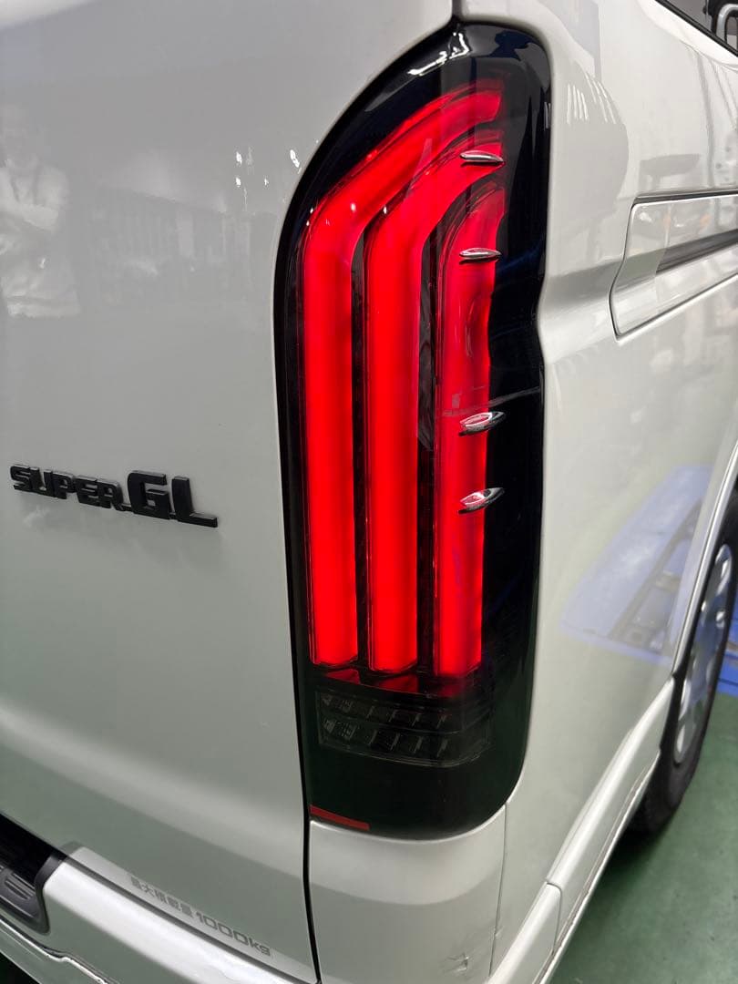 特価ハイエース テールランプ ヴァレンティ ジュエルLEDテールランプREVO