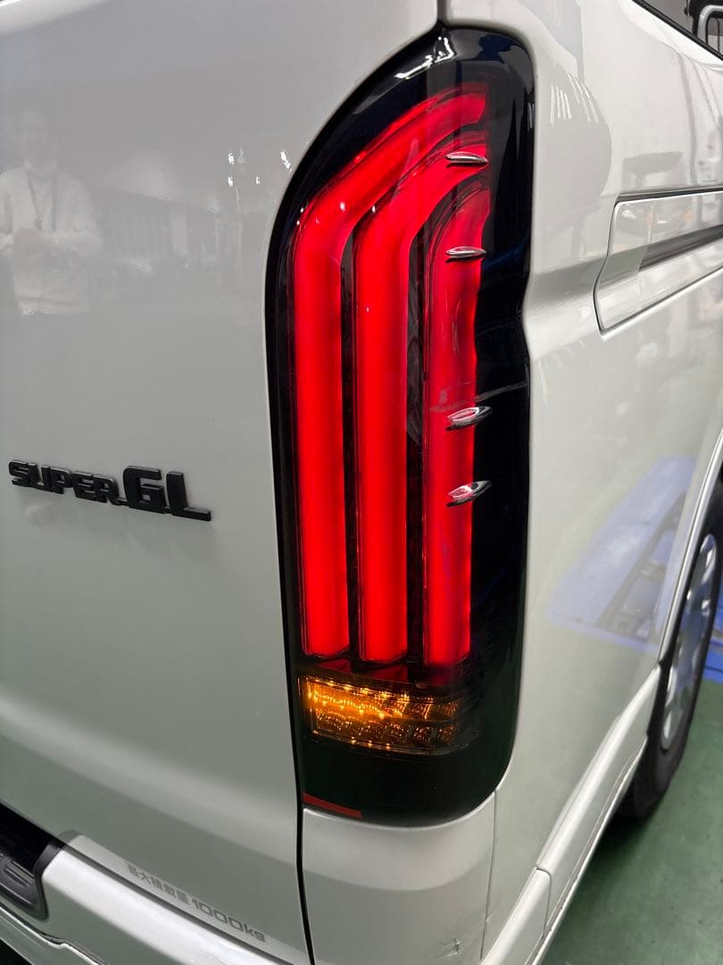 特価ハイエース テールランプ ヴァレンティ ジュエルLEDテールランプREVO