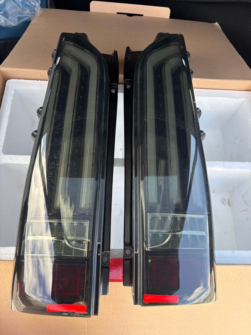 特価ハイエース テールランプ ヴァレンティ ジュエルLEDテールランプREVO