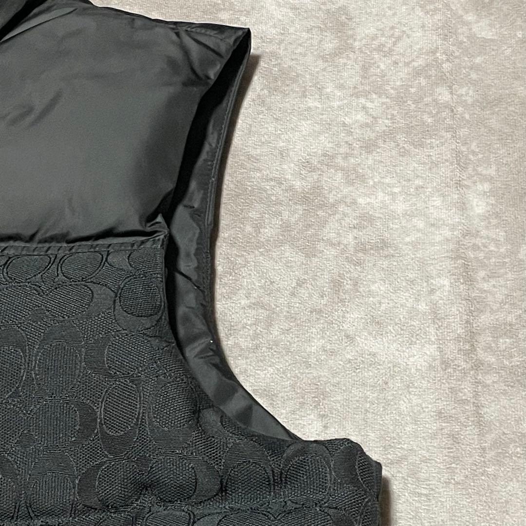 未使用品　コーチ　COACH （S） ダウンベスト　シグネチャー柄　黒