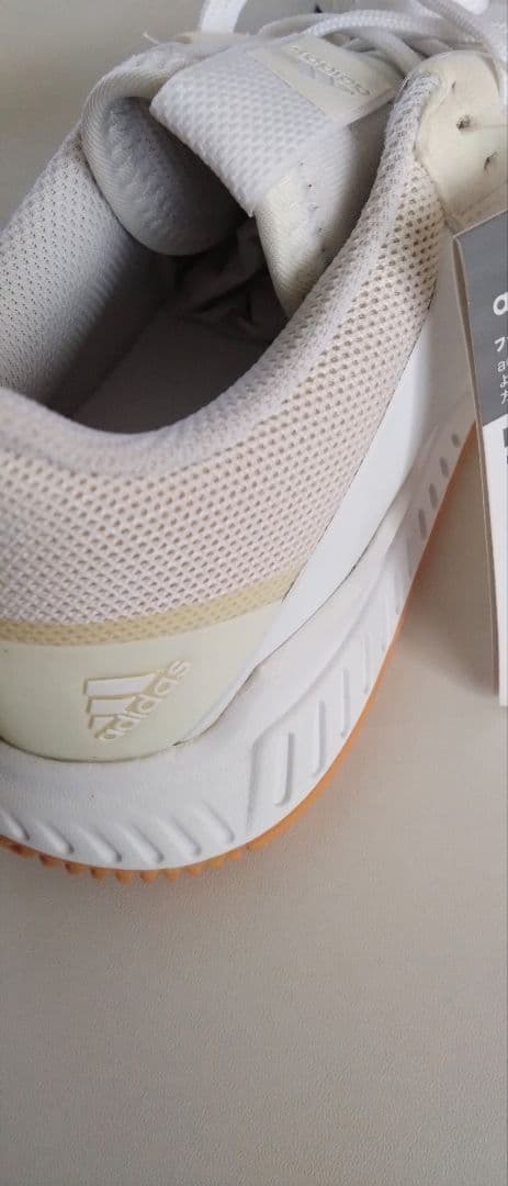 新品未使用レアadidas バレーボールシューズ 箱あり サイズ２４cm