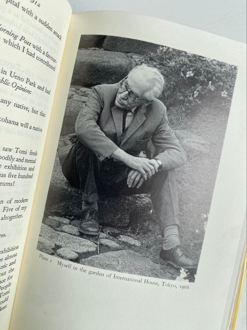 バーナード・リーチ ”Beyond East & West” 署名 自筆カード付