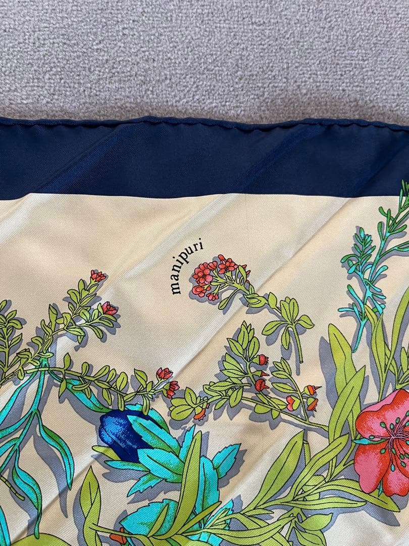 manipuri 花柄 シルクスカーフ 63×63cmぐらい