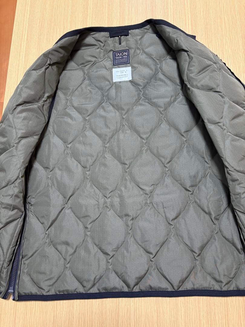 TAION/タイオン　ミリタリー Vネックジップ ダウンベスト　ブラック　M
