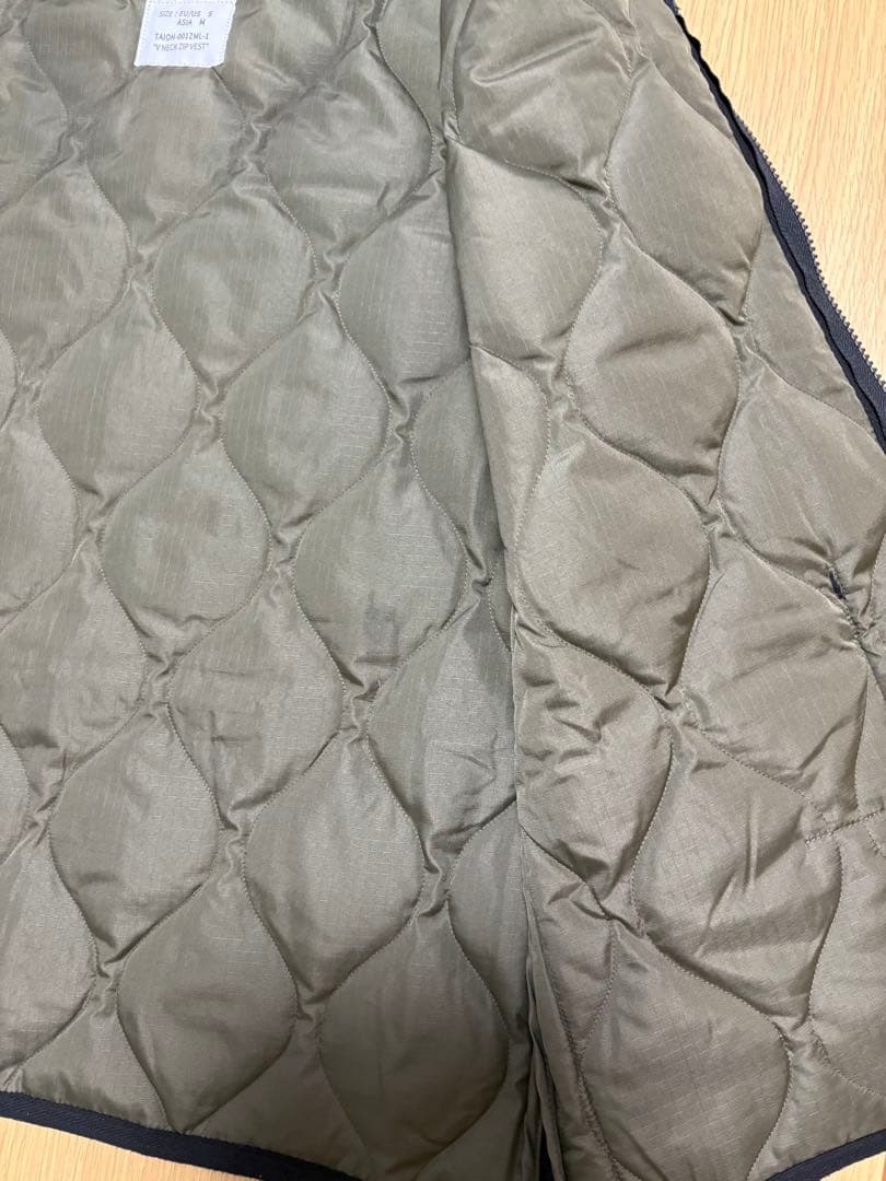 TAION/タイオン　ミリタリー Vネックジップ ダウンベスト　ブラック　M