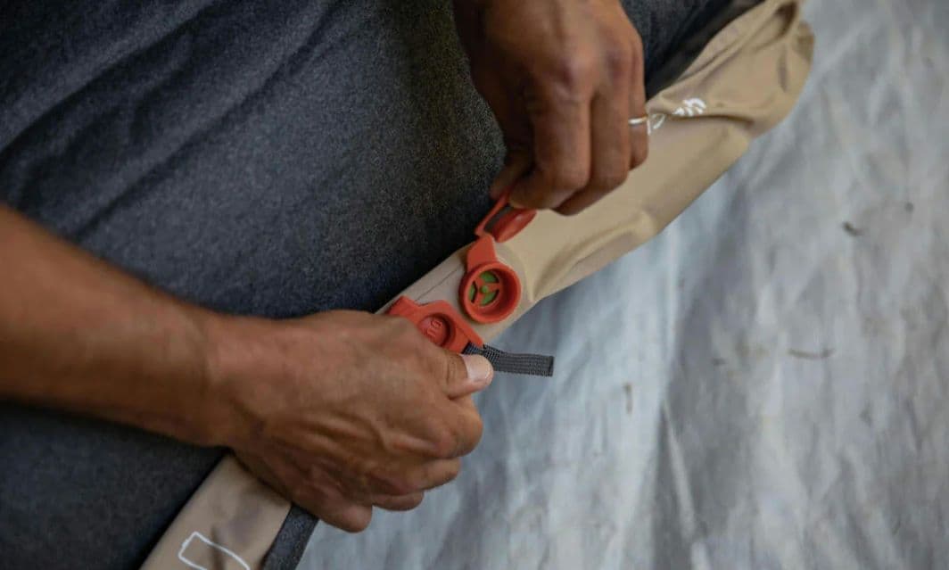 QUECHUAケシュアアウトドアマットレス ULTIMCOMFORT自動拡張式