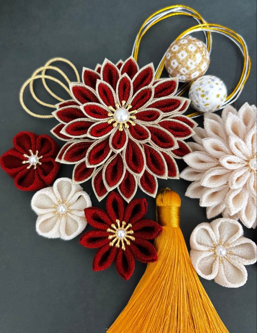 つまみ細工　髪飾り　大　濃いエンジ　アイボリー