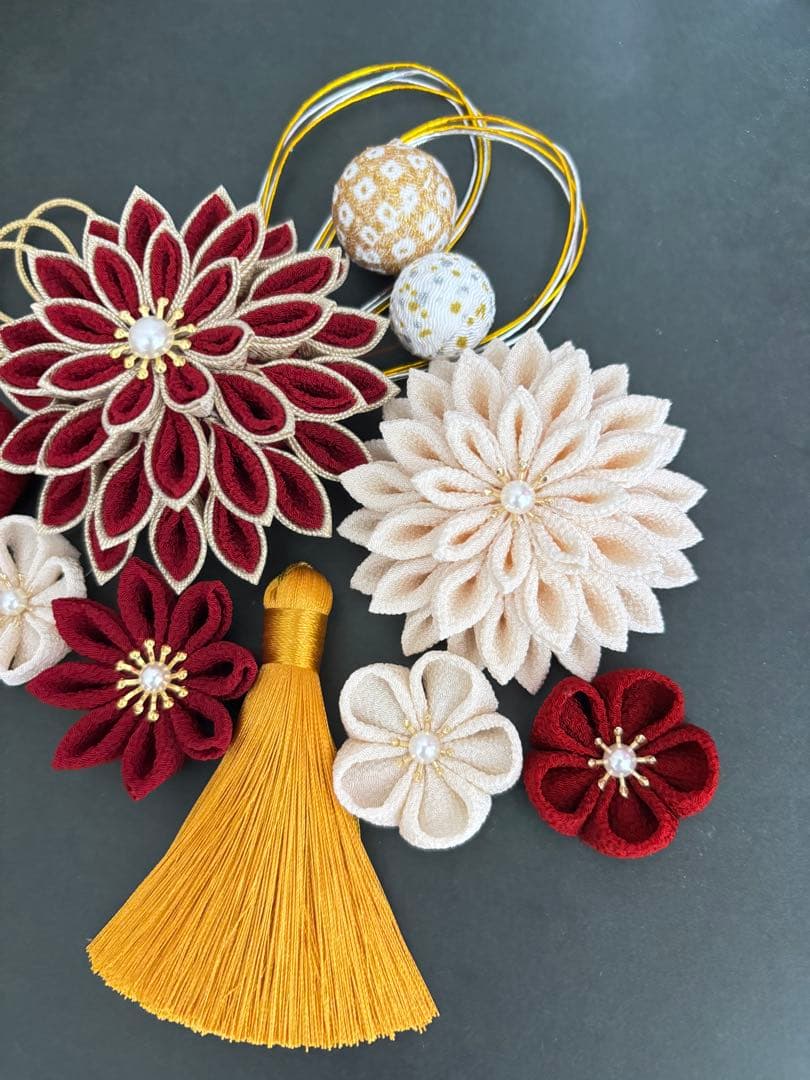 つまみ細工　髪飾り　大　濃いエンジ　アイボリー