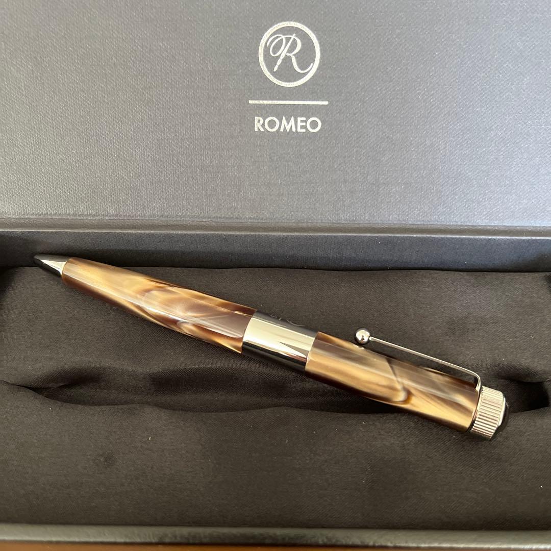 伊東屋　romeo No.3 ボールペン　イタリアングレイ(マーブル模様)