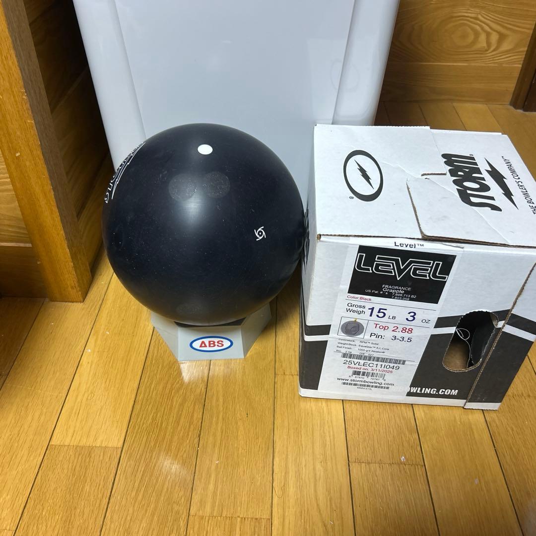LEVEL ボウリングボール 15P (プラグ済み)