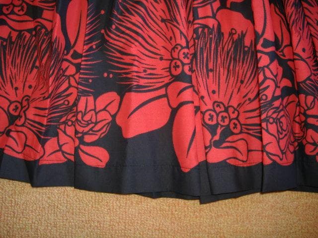 パウスカート★タパ＆レフア柄★黒地Ｘ赤・黄柄