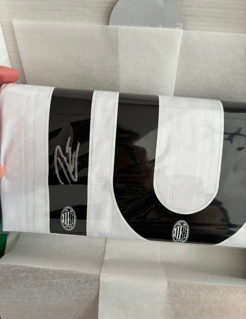 【新品未開封】ラファエル・レオン 直筆サイン入り ACミラン ユニホーム