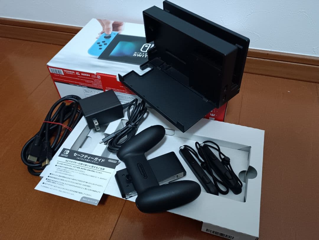 Nintendo Switch 【中古・美品】