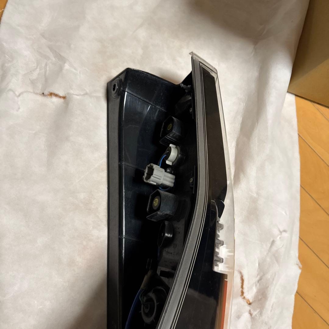 日産c27 セレナテールランプ左LED 美品