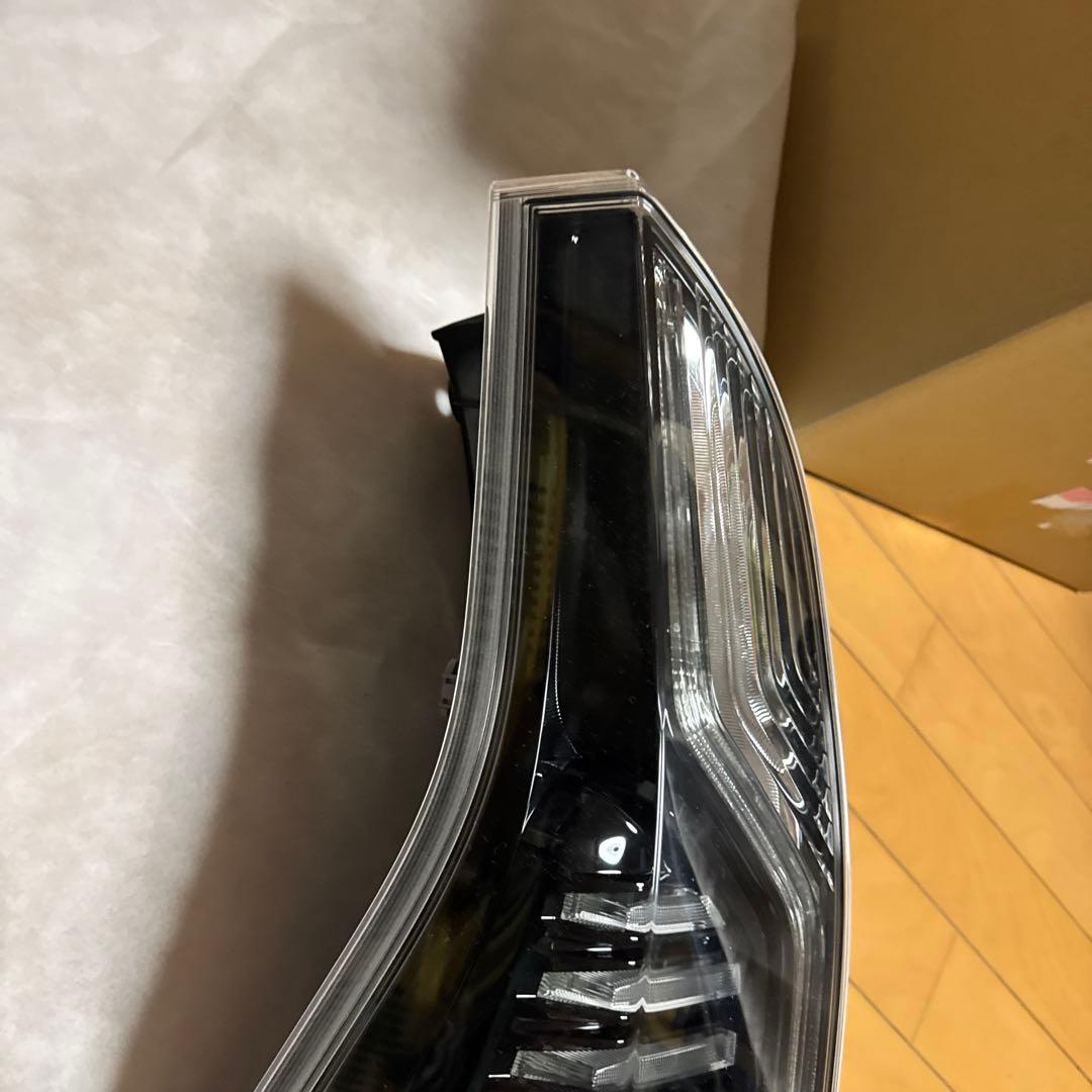 日産c27 セレナテールランプ左LED 美品