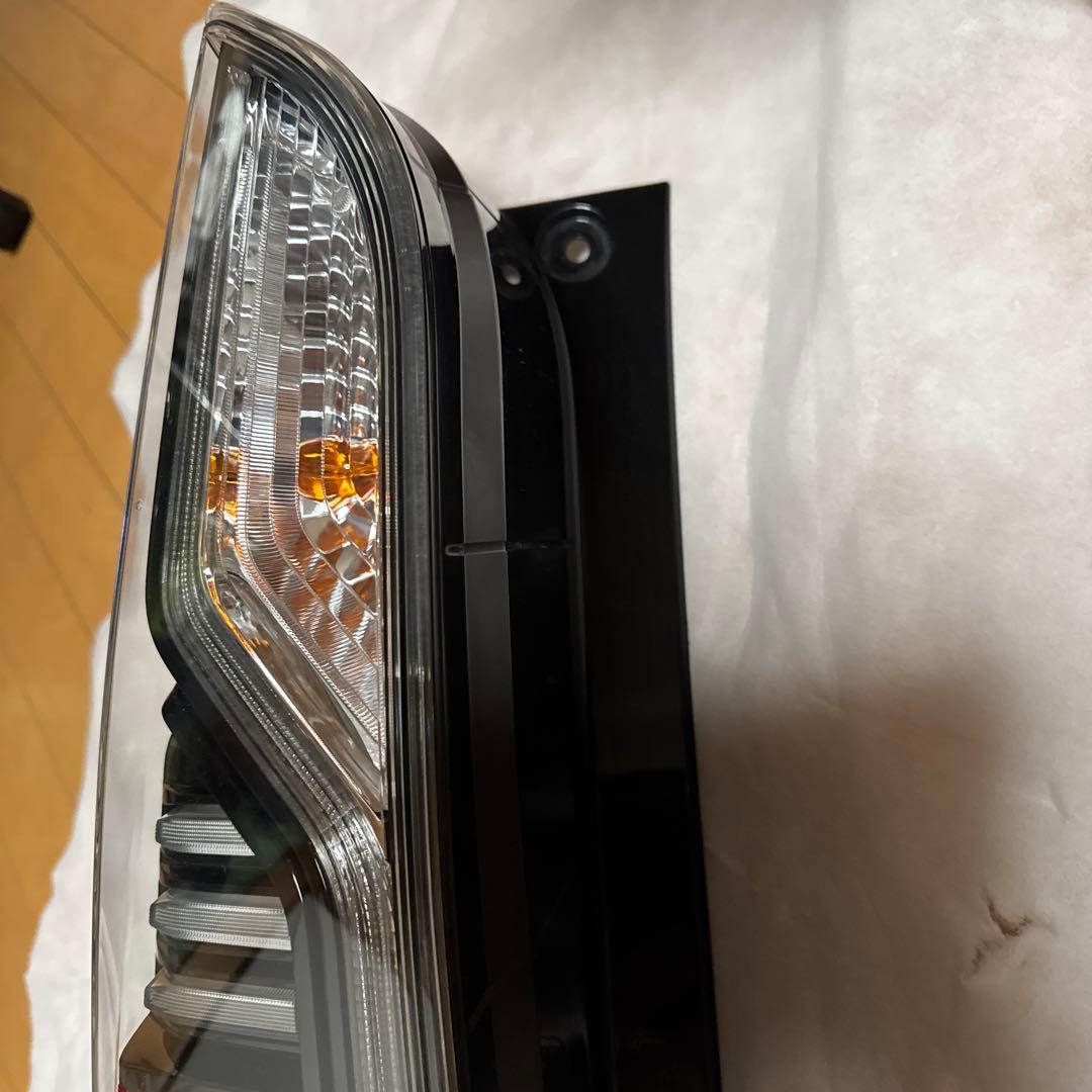 日産c27 セレナテールランプ左LED 美品