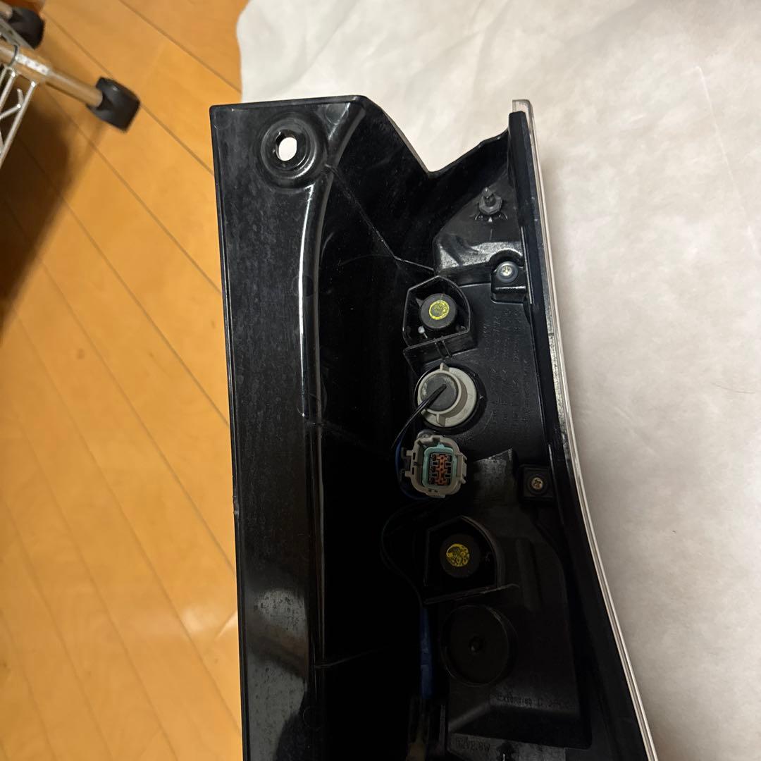 日産c27 セレナテールランプ左LED 美品