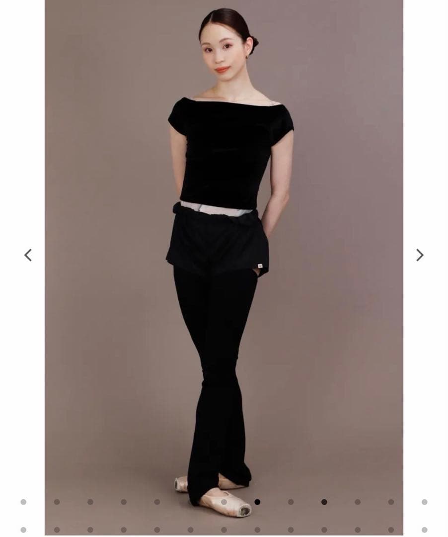 お得 新品 Glossy M size ブラック unoa ウノア トップス