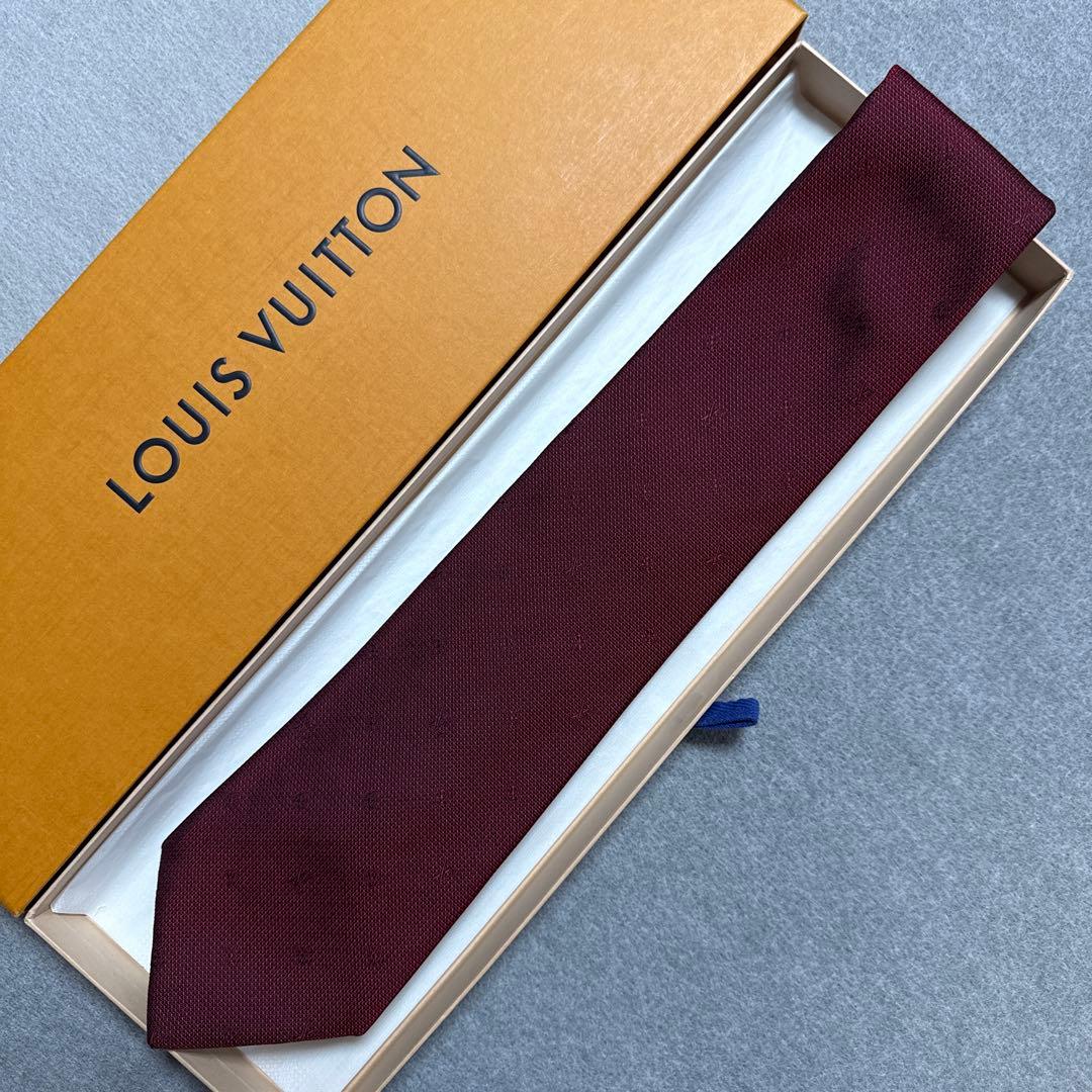 美品　ルイヴィトン　ネクタイ　赤　モノグラム　シルクジャガード