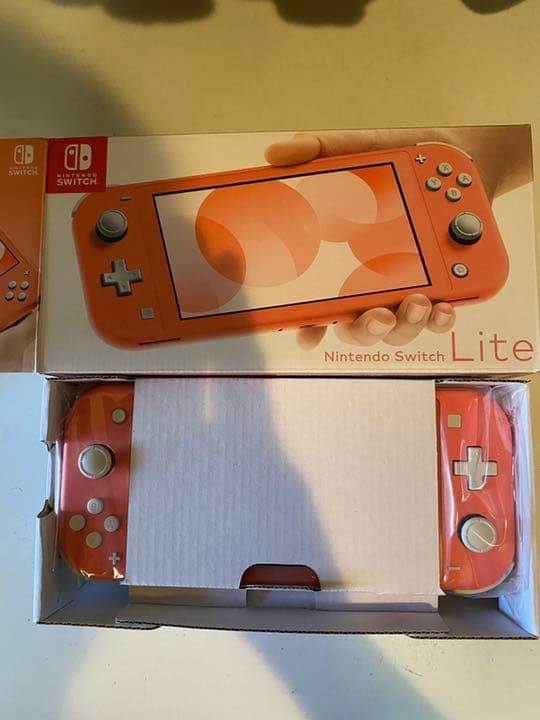 Nintendo Switch Lait  任天堂スイッチライトコーラル