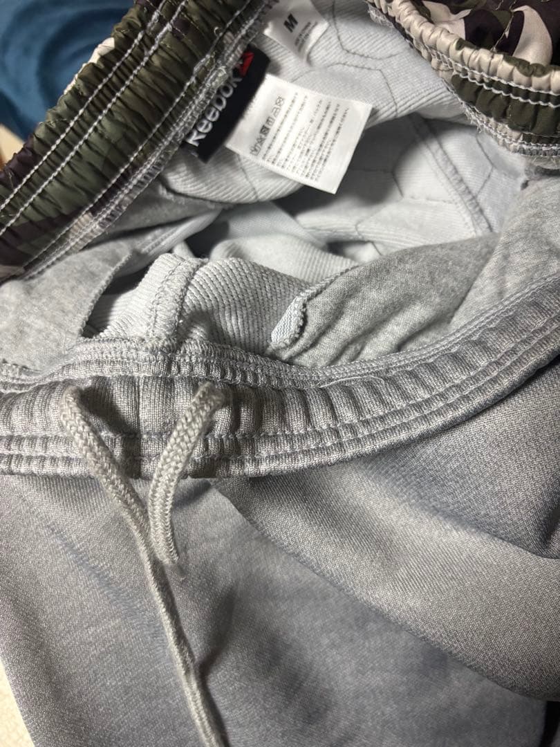 Reebok 迷彩フード付きスウェットセットアップ