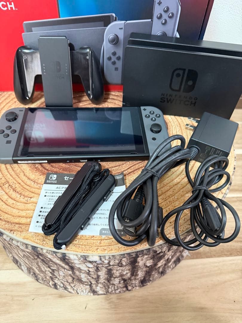 Nintendo Switch ニンテンドースイッチ本体　グレー①
