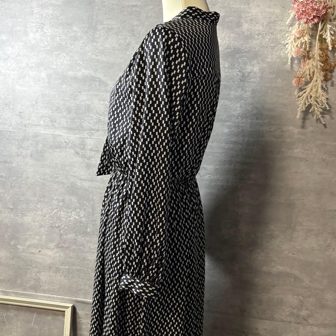 アンタイトル　ジオメ柄 ボウタイワンピース　ブラック系　大きいサイズ　L