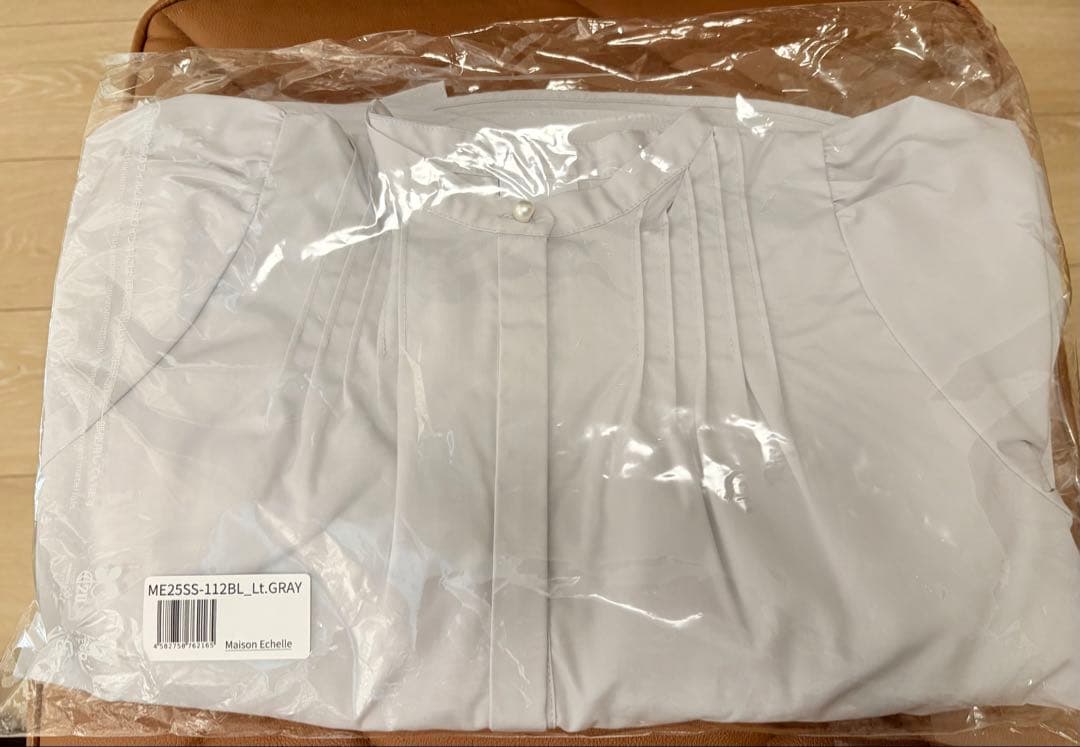 【新品未使用】メゾンエシェル スカラップヘム3wayブラウス ライトグレー