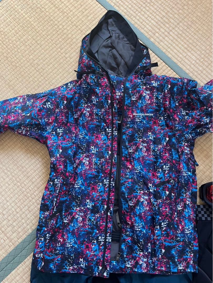 スノボウェア(ゴーグル、手袋付き)